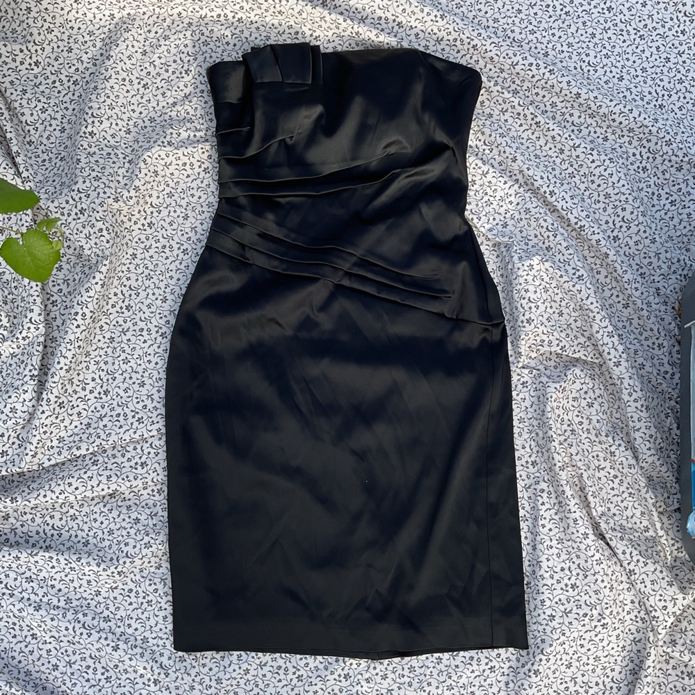 Beautiful brand new white house black market satiny look black mini dress